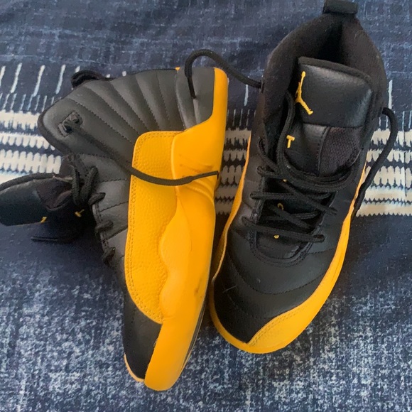 Black and gold Jordan - Picture 4 of 5